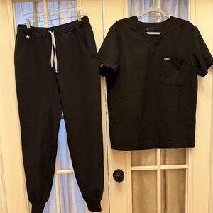 Men’s Medium Black Figs Joggers Scrub Set EUC